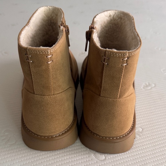 Universal Thread Tan Ankle Boots NWOT - Picture 2 of 5